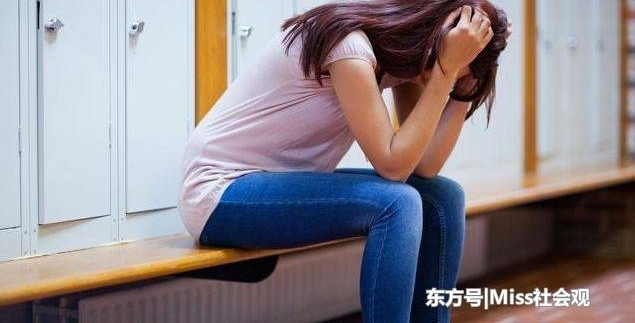 大嫂不能生育,大姑姐和婆婆想了一个馊主意,大伯子连夜敲我房门