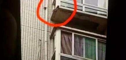 С����ǽש��������·�� �����¹�˭����?