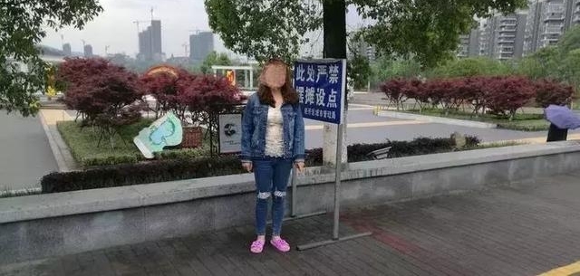 Ƽ��һŮ�Ӿ�͵��๤�ĵ綯�������ĺ��ڣ�