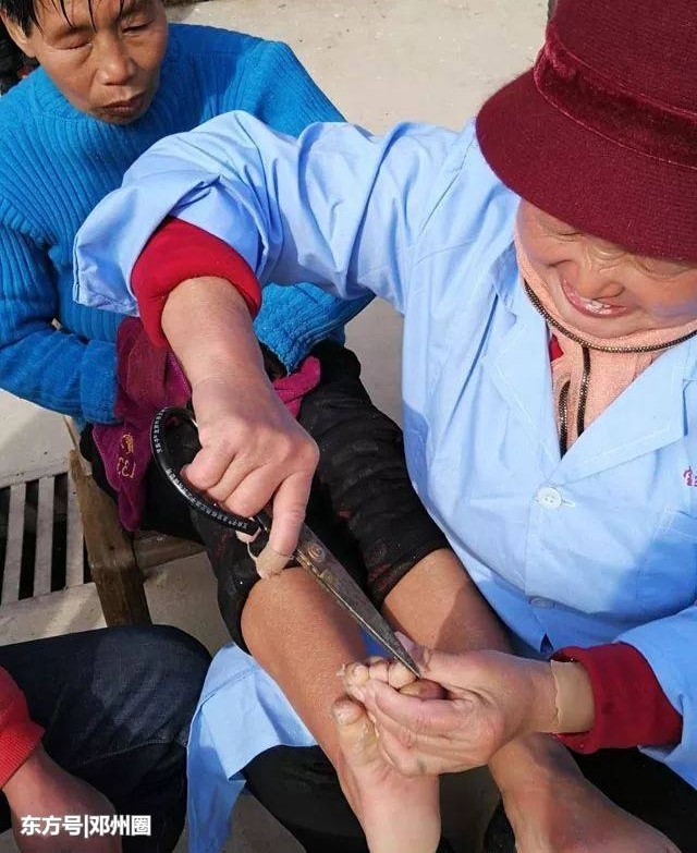不一样的儿童节:邓州义工情牵小任岗 乔氏兄弟感恩新生活