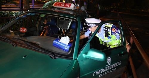 广州交警今年前四月查扣“假套牌”出租车92辆