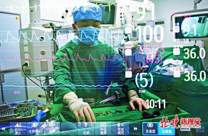 �׶�������ICU�����л�ʿ���ߴ�ǿ׳�ܻ�����ӭ ����ϸ�Ĳ�ѷ��Ů��ʿ