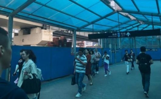 �����ӷ�3�׸߹���ƽ�����վ��վ����û���ֹ�����������Ʊ