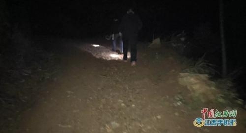 �촨������Ů�������ѧʧ�� �������6СʱѰ��