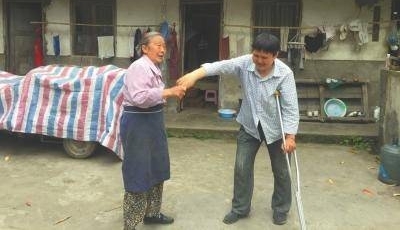 照顾“植物人”儿媳18年,7旬婆婆对她胜过亲生父母 !
