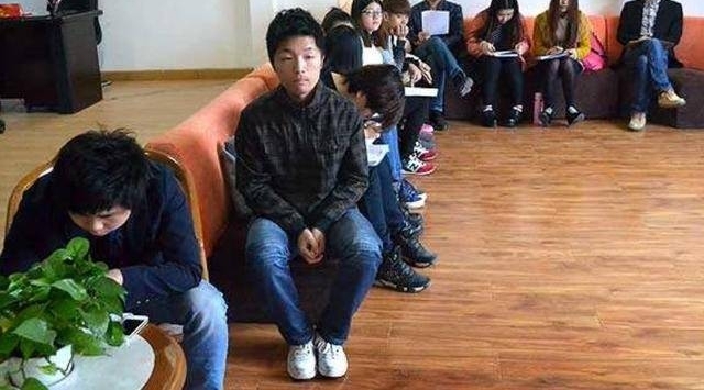 如何把一杯豆浆卖到15万?95后小伙搞笑回答,反被录用!