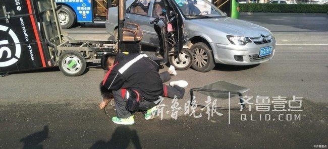 �鱨վ|����һ�γ����ݳ���ײ�����С����������