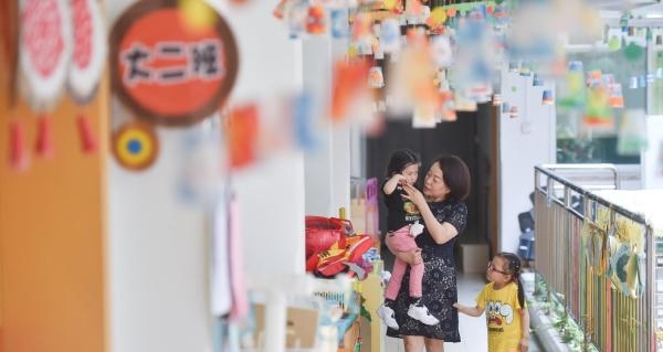 ����ʦ���衱35����һ�հ��׶��ɳ�
