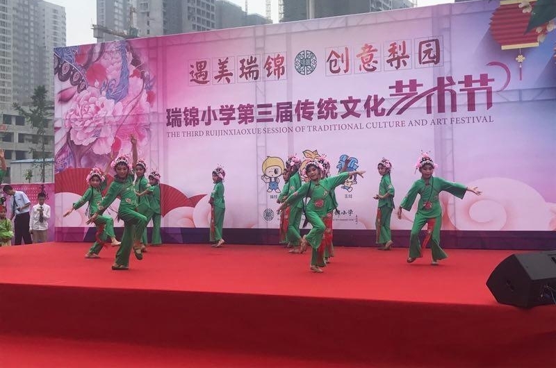 ���������Сѧ���е����촫ͳ�Ļ�������