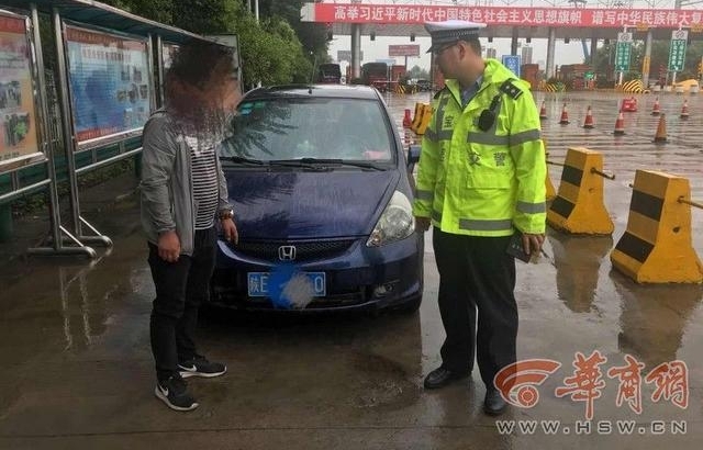 人“无证”车“逾期”!准备开出高速被宝鸡交警拦截