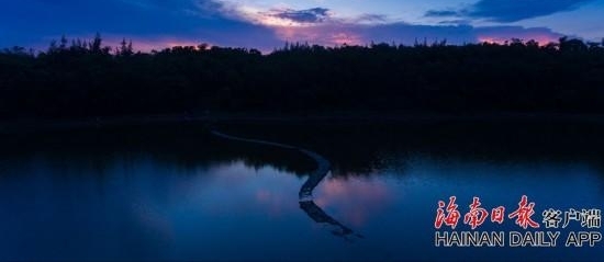 海口水漫蛇桥落日美