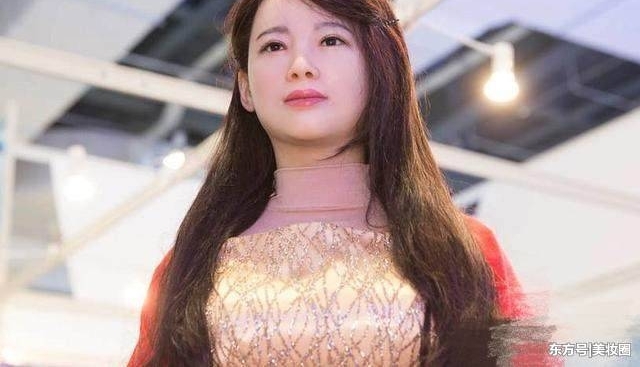 国内首个美女机器人诞生,机器人老婆将成为家庭中的一员?