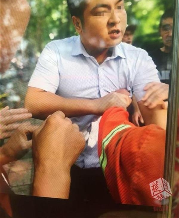 3��Ů��ͷɢ��С��棬��Ѯ����Ů��Ȱ����Ź��