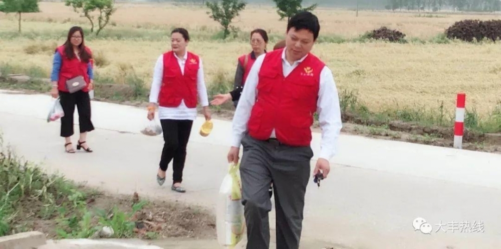 ���죬�����Ҷ�еġ��컨�����ж����㡢�ҡ�����
