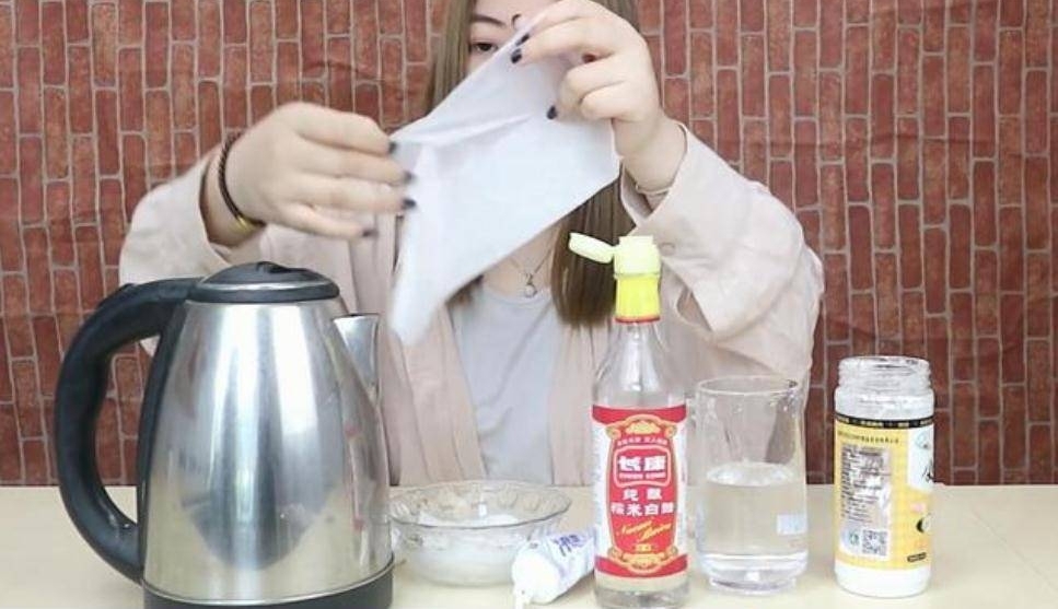 ���̽���1���취���ѵ�ˮ���Ϸ�һ��ֽ��������˼Ҽһ����ķ���