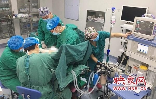 ���ӴӸߴ�ˤ�¸ֽ������� ҽ��2Сʱ������Ԯ