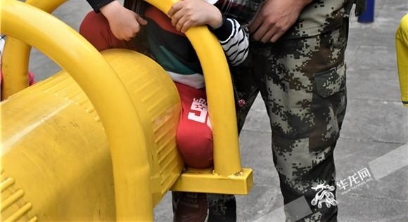 �к����ſ��ڽ������ļз��� ���������壬���Բ�Ҫ���ҵ�����