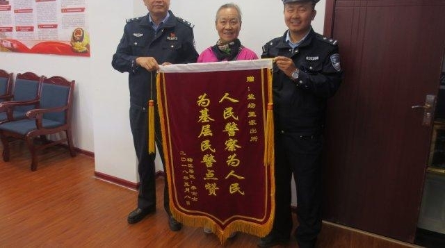 追回被盗自行车并送到失主家中 “他们”服务群众受赞扬