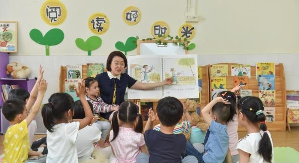 ����ʦ���衱35����һ�հ��׶��ɳ�