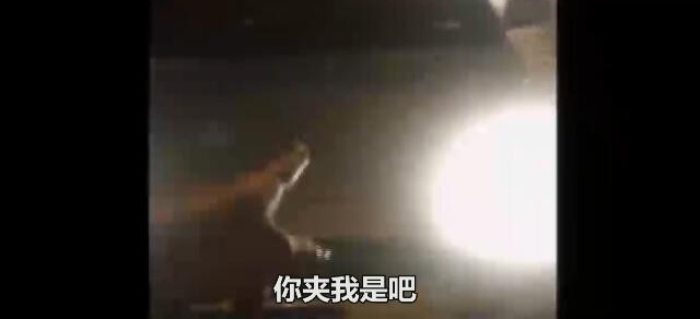 女子叫来网约车 不料司机逼其消单还车窗夹其手