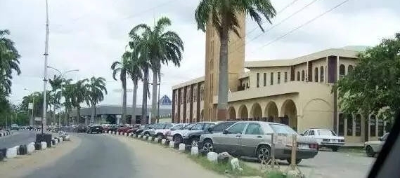 ����ѧ��ʦ����һλ��������������������׷�ٷˣ����ı�����������˿ڴ��