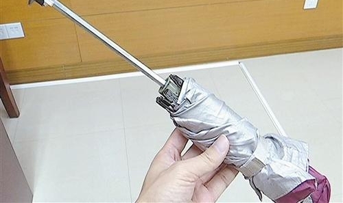 课堂上学生将老师打成脑震荡 原因是“靠得太近”