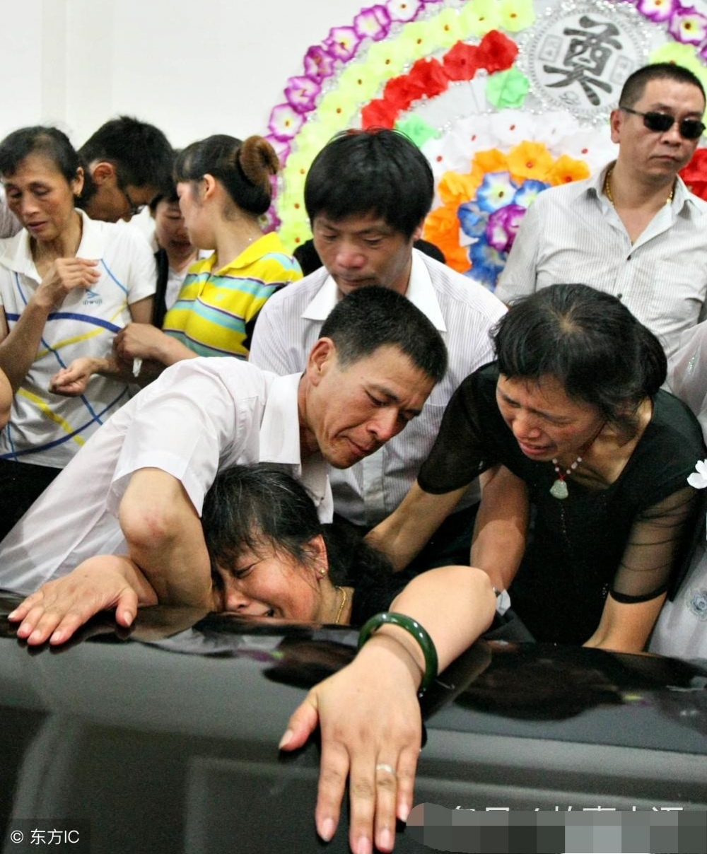 身价过亿的“高富帅”两返火场救10名员工牺牲,伙食费每天只12元