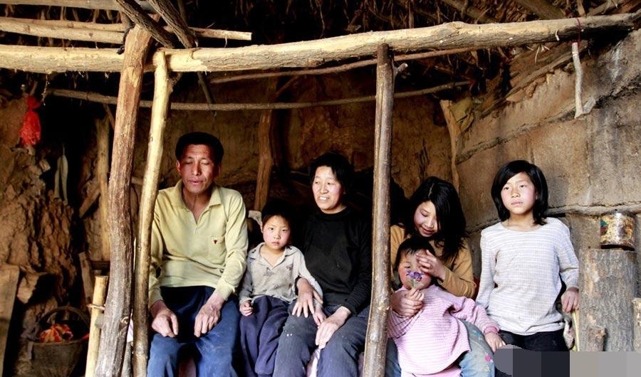 农村夫妇隐居深山十二年,生育五女与世隔绝,只为求一子