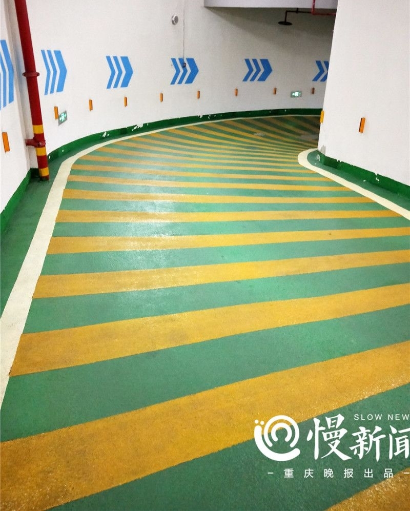不服来战!重庆再现神级停车库 要停车先转6圈