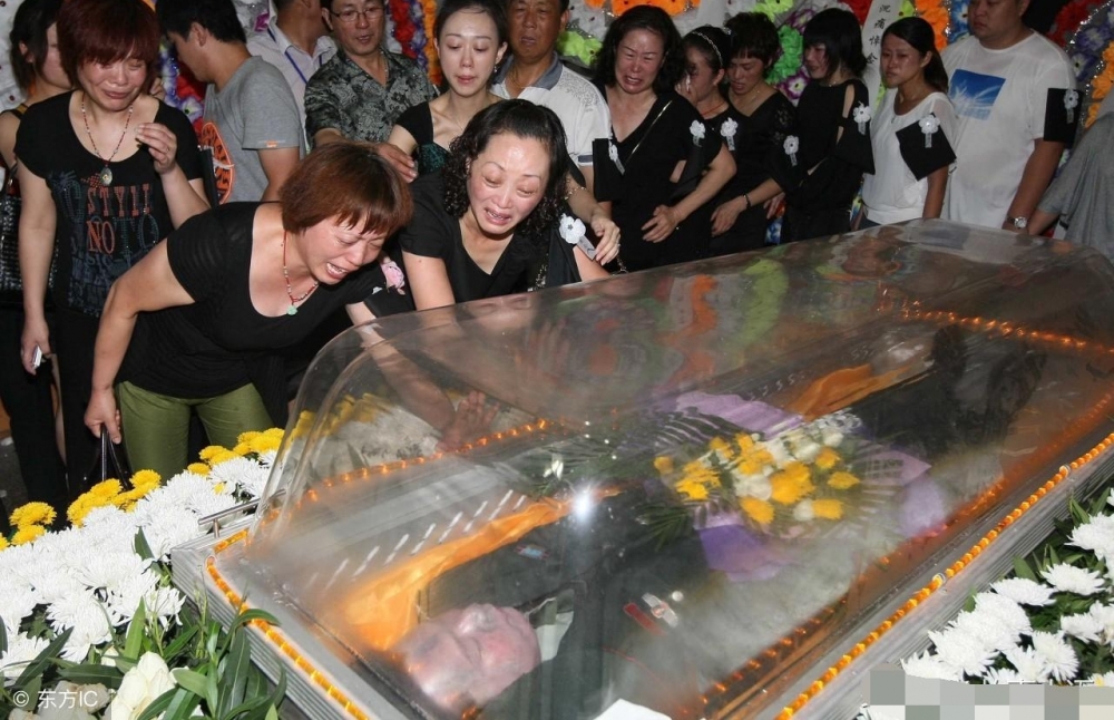 身价过亿的“高富帅”两返火场救10名员工牺牲,伙食费每天只12元