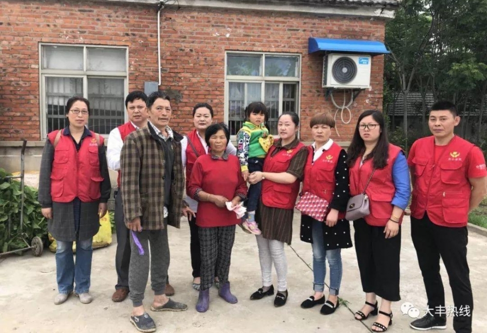 ���죬�����Ҷ�еġ��컨�����ж����㡢�ҡ�����