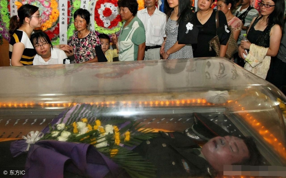 身价过亿的“高富帅”两返火场救10名员工牺牲,伙食费每天只12元