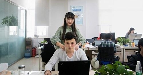 �й�������Ա����ʦ������ɶ�� ��ý����Ħ̸��������ͨ