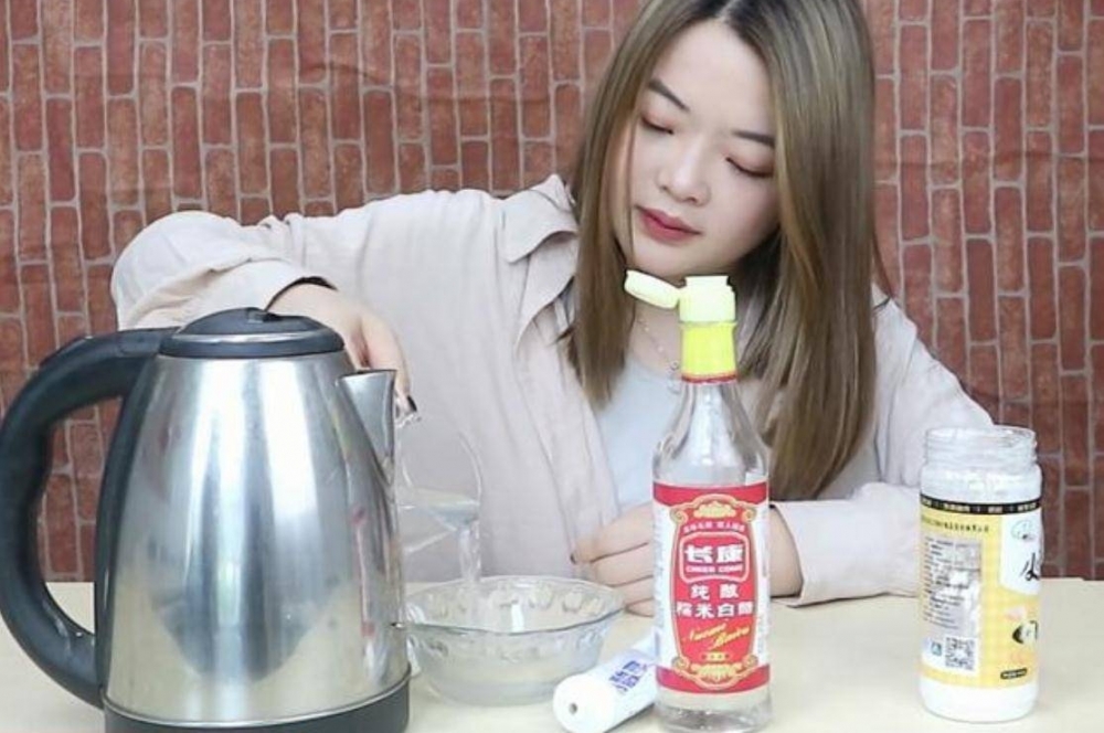 ���̽���1���취���ѵ�ˮ���Ϸ�һ��ֽ��������˼Ҽһ����ķ���
