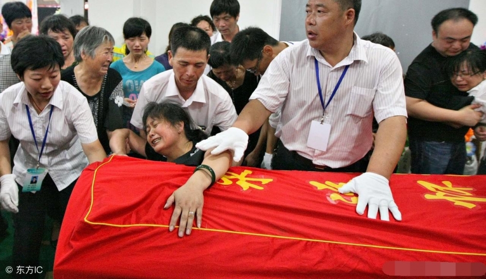 身价过亿的“高富帅”两返火场救10名员工牺牲,伙食费每天只12元