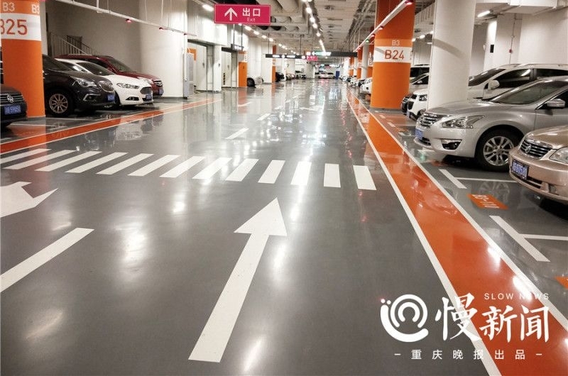不服来战!重庆再现神级停车库 要停车先转6圈