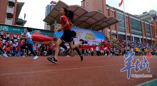 和世界冠军一起奔跑!这所小学的运动会也太高大上啦