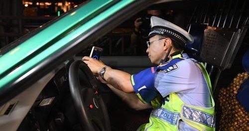 广州交警今年前四月查扣“假套牌”出租车92辆