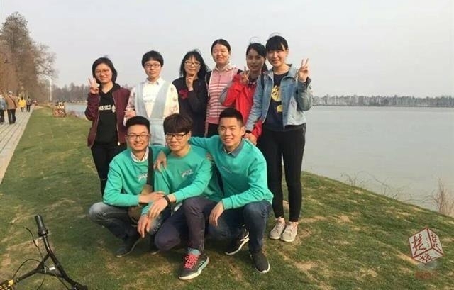 �����������ѧ�����ң�6�䡰�𻨡�����¼ȡΪ�о���