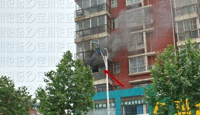 �ӱ�����һС��ͻ�����֣��ֳ�Ũ�̹�����
