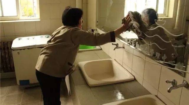 ��һ����ء����¾����������ķ羰�ߣ�