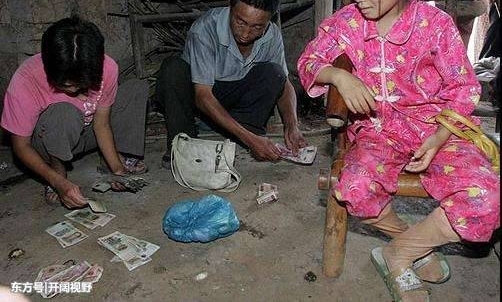 ����С����ĸ������ȴ�����������ƾ����ˣ�Ĺ����仰�ж�������