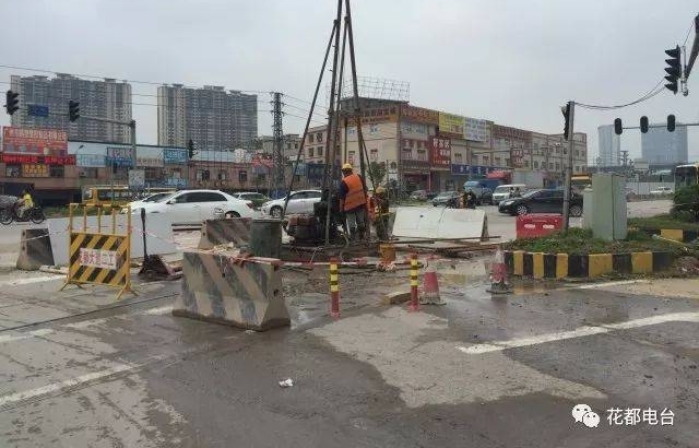 �����ѡ�ƽ�����ʩ���½�չ��ʨ����·�ڼ�����Ϊ����ͨ�У�