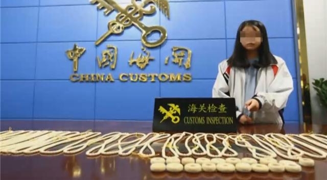 13����Ů͵��49��������Ʒ�뾳 ��У�����˶�Ŀ