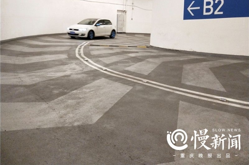 不服来战!重庆再现神级停车库 要停车先转6圈