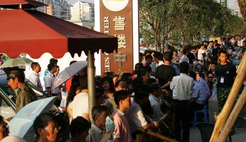 网红店雇人充场面?其实这种套路各行各业都爱玩