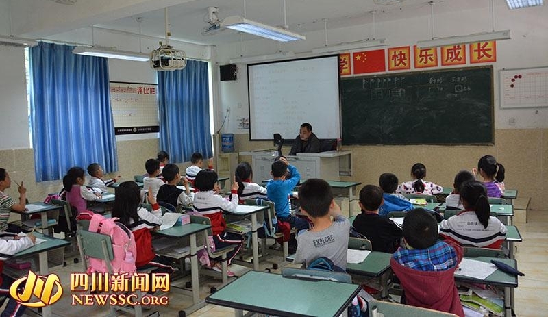 ���ж�ʮ�� ף���봨����¹Сѧ���ӡ���ţ��ѧ¥�������ȫ������ѧУ��