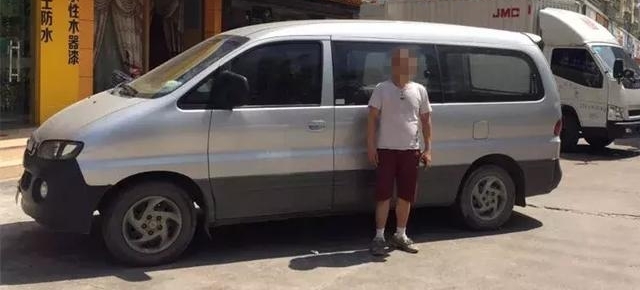1���к�ҩ���ⱻ�������ӱ��ߣ������ޣ�Χ�۵�ȴ�ж��ˣ�