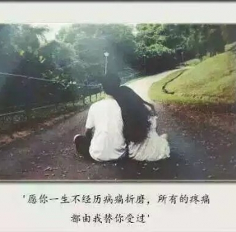 黰
