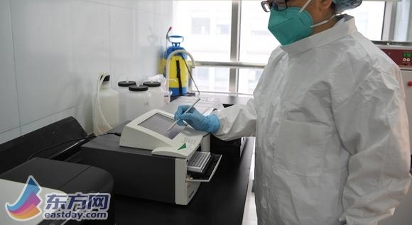 上海三所高校启用HIV尿检包自动售卖机 3到5天后可自助查询结果